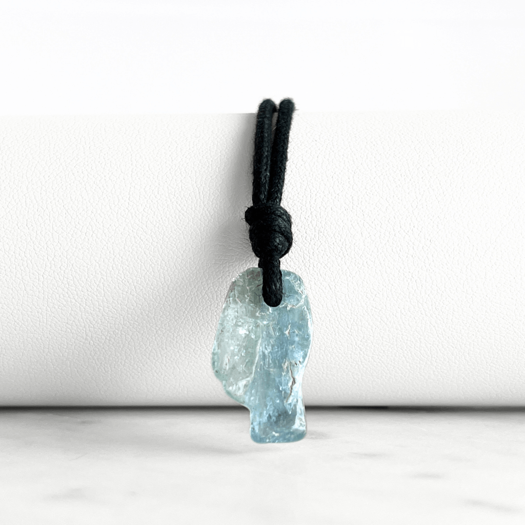 Tranquil Harmony: A pendant necklace adorned with a natural small aquamarine gemstone, representing the peaceful balance of tranquility and serenity.