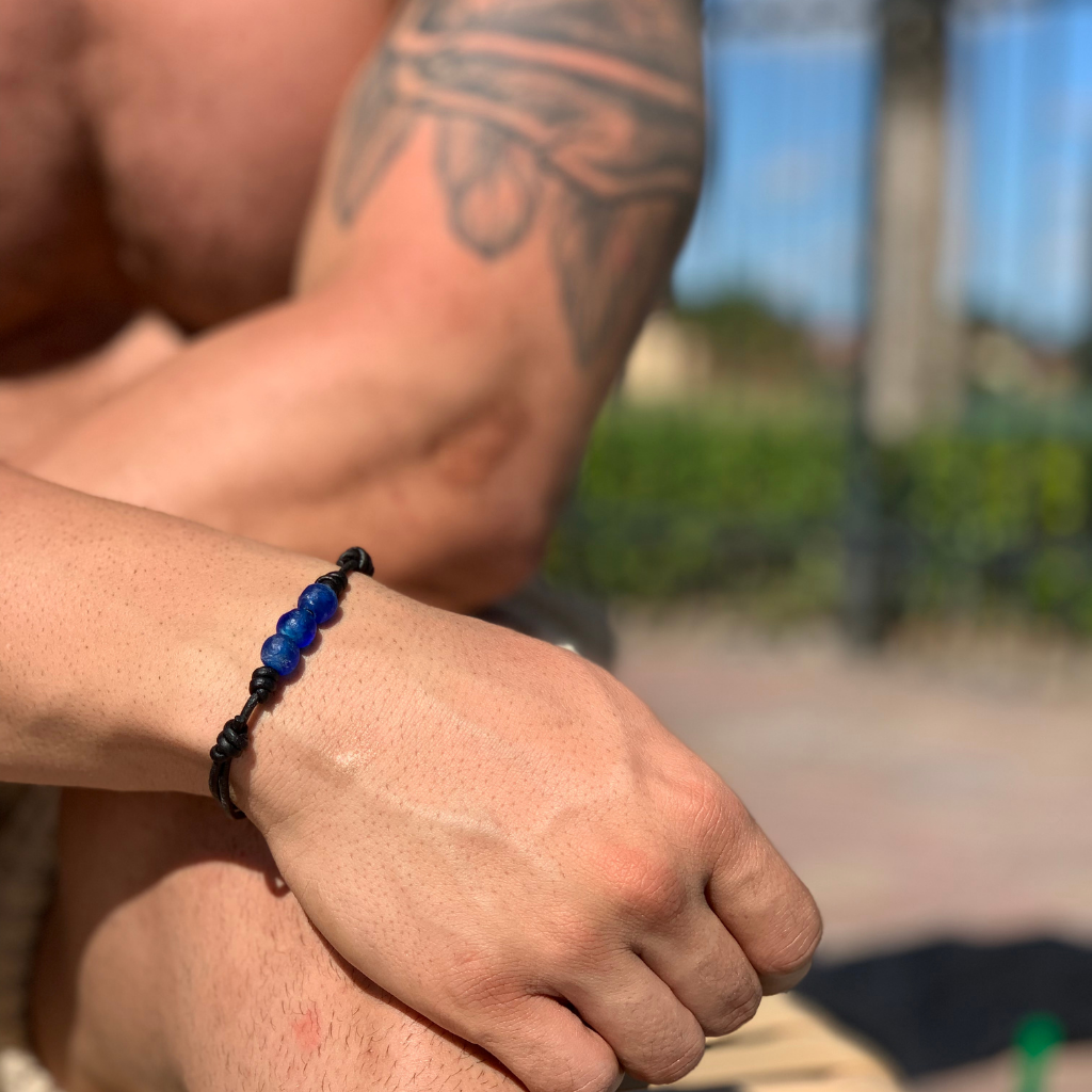 MENS OCEAN BLUE GLASS BRACELET-Luck Strings