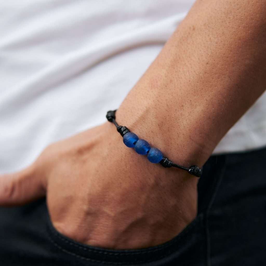 MENS OCEAN BLUE GLASS BRACELET-Luck Strings