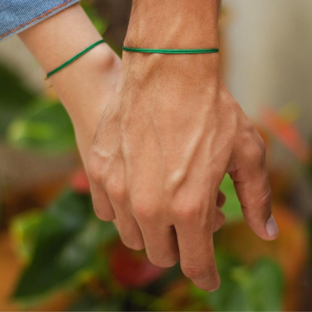 GREEN ADJUSTABLE CORD BRACELET-Luck Strings